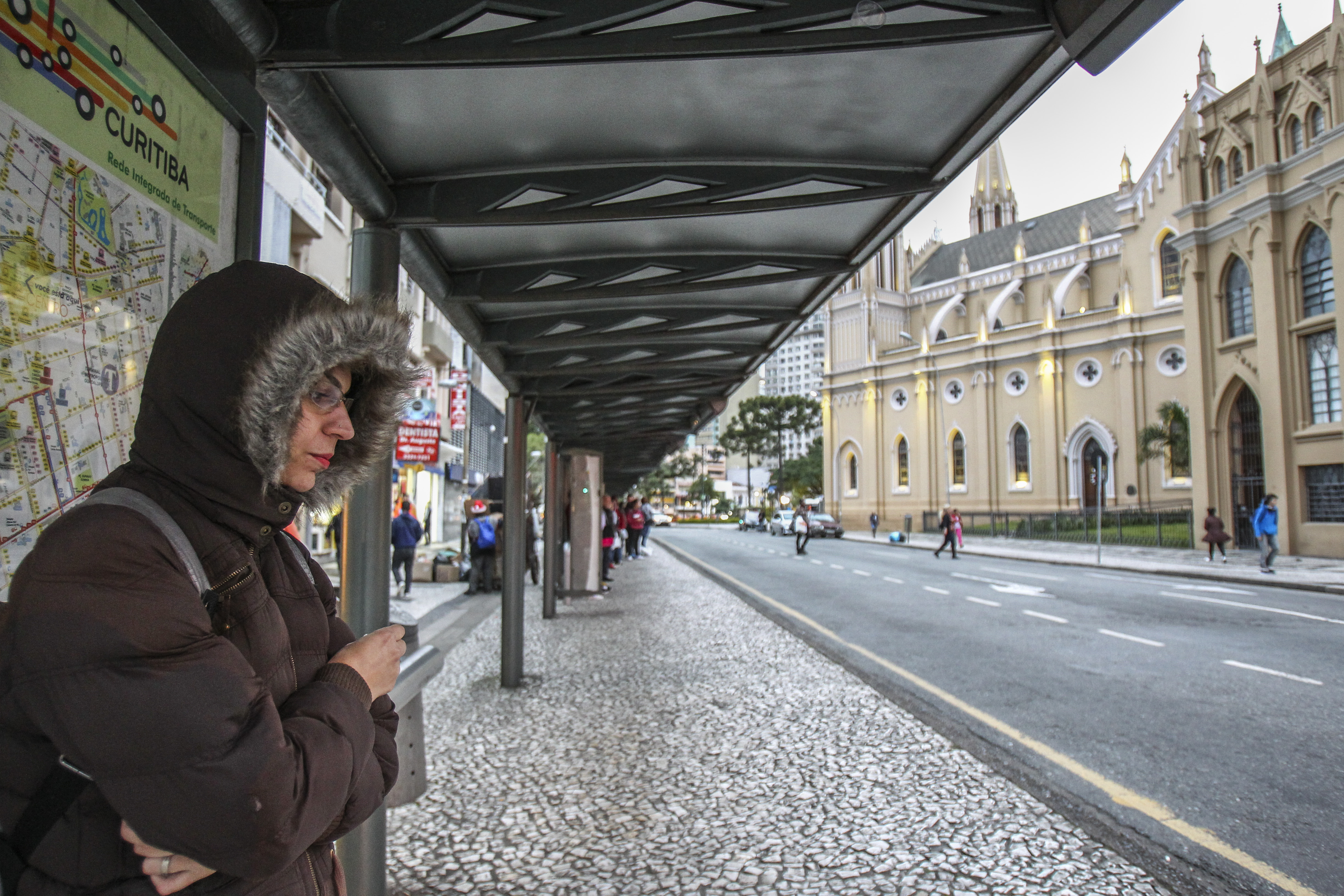 Curitibanos podem tirar casacos dos armários a partir desta quinta-feira | Daniel Castellano/Gazeta do Povo