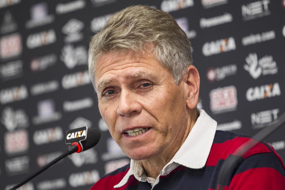 Treinador do Atlético minimizou campeonato estadual e disse que, se ganhar, não colocará título no currículo novamente | Marcelo Andrade/Gazeta do Povo