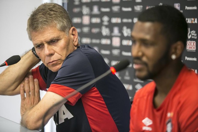 Autuori elogiou a atuação de Douglas Coutinho diante do Flamengo. | Marcelo Andrade/Gazeta do Povo