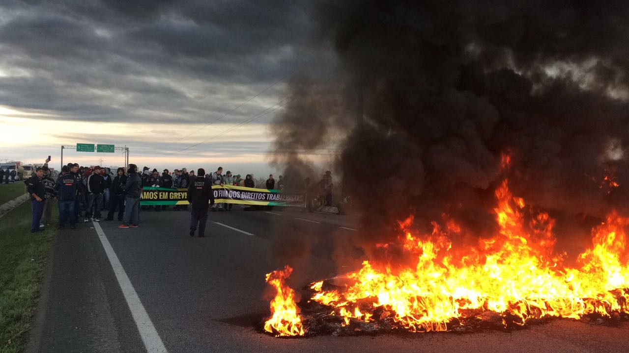Protesto registrado nesta sexta-feira | Gabriel Rosa/Gazeta do Povo