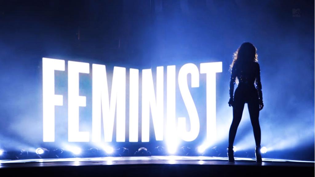 Beyoncé em sua famosa apresentação no MTVVideo Music Awards de 2014: o feminismo virou um slogan pop? | /Reprodução