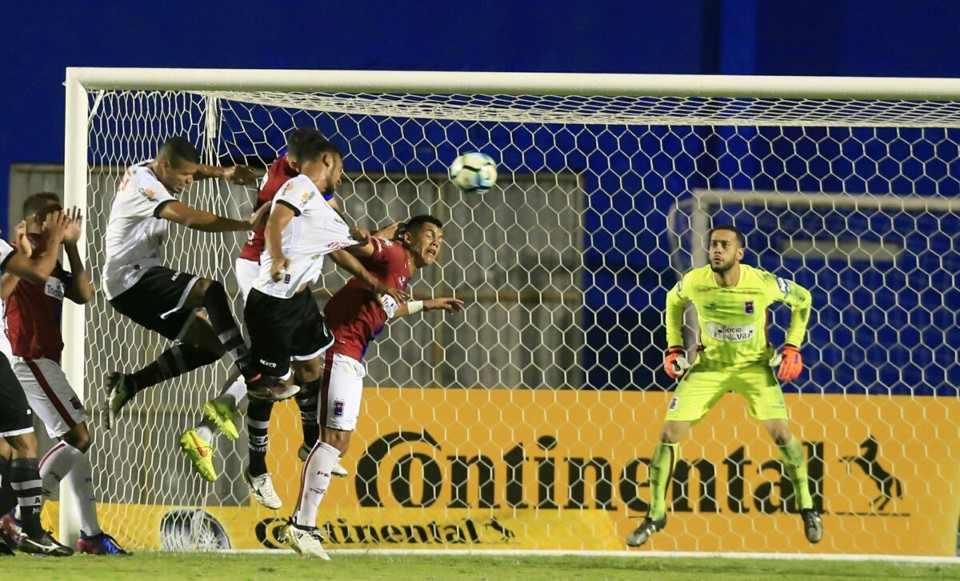 Léo foi fundamental para a classificação do Paraná na Copa do Brasil. | Daniel Castellano/Gazeta do Povo