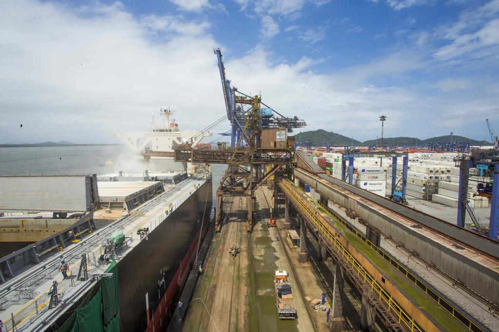 Desde 2011, a movimentação em primeiros trimestres cresceu 40%; uma das razões foram os investimentos na ordem de R$ 934 milhões, entre aportes já realizados e previstos. | Hugo Harada/Gazeta do Povo
