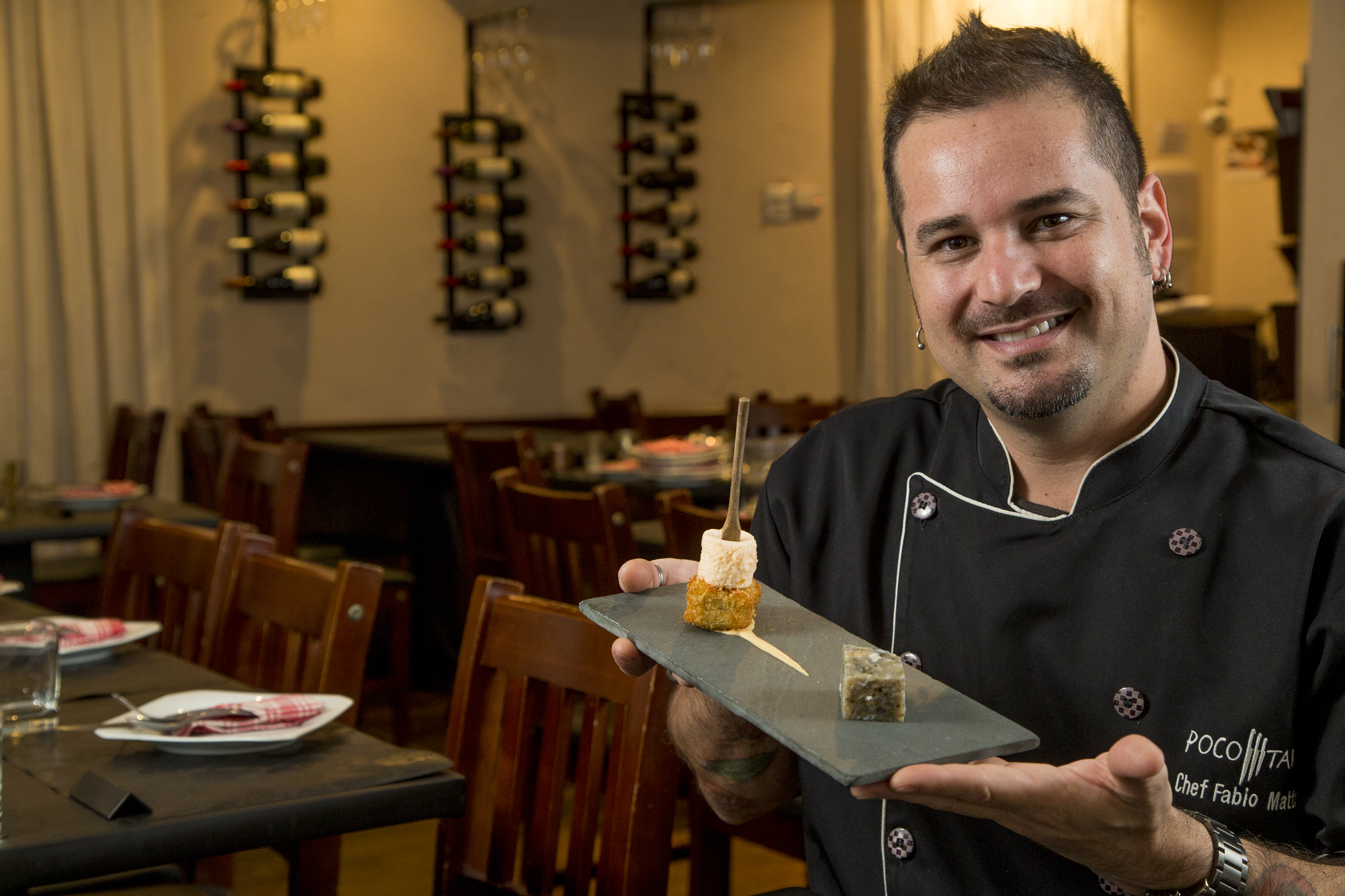 Fabio Mattos encomenda 30 kg de carne de jacaré por mês para o restaurante Poco Tapas, de Curitiba | Hugo Harada/Gazeta do Povo