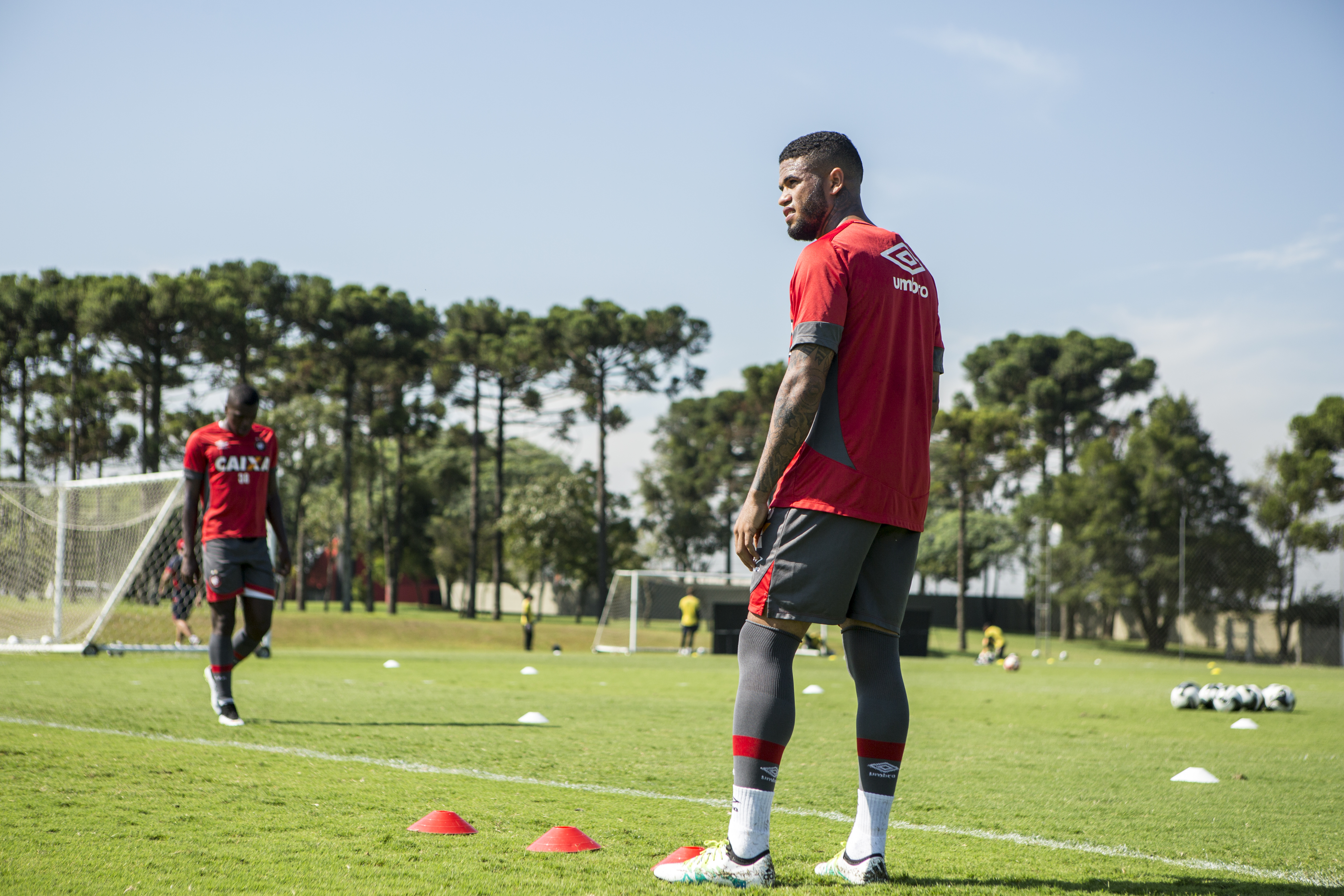 Lateral-direito Léo afirma que está fora do elenco atleticano. | Marcelo Andrade/Gazeta do Povo