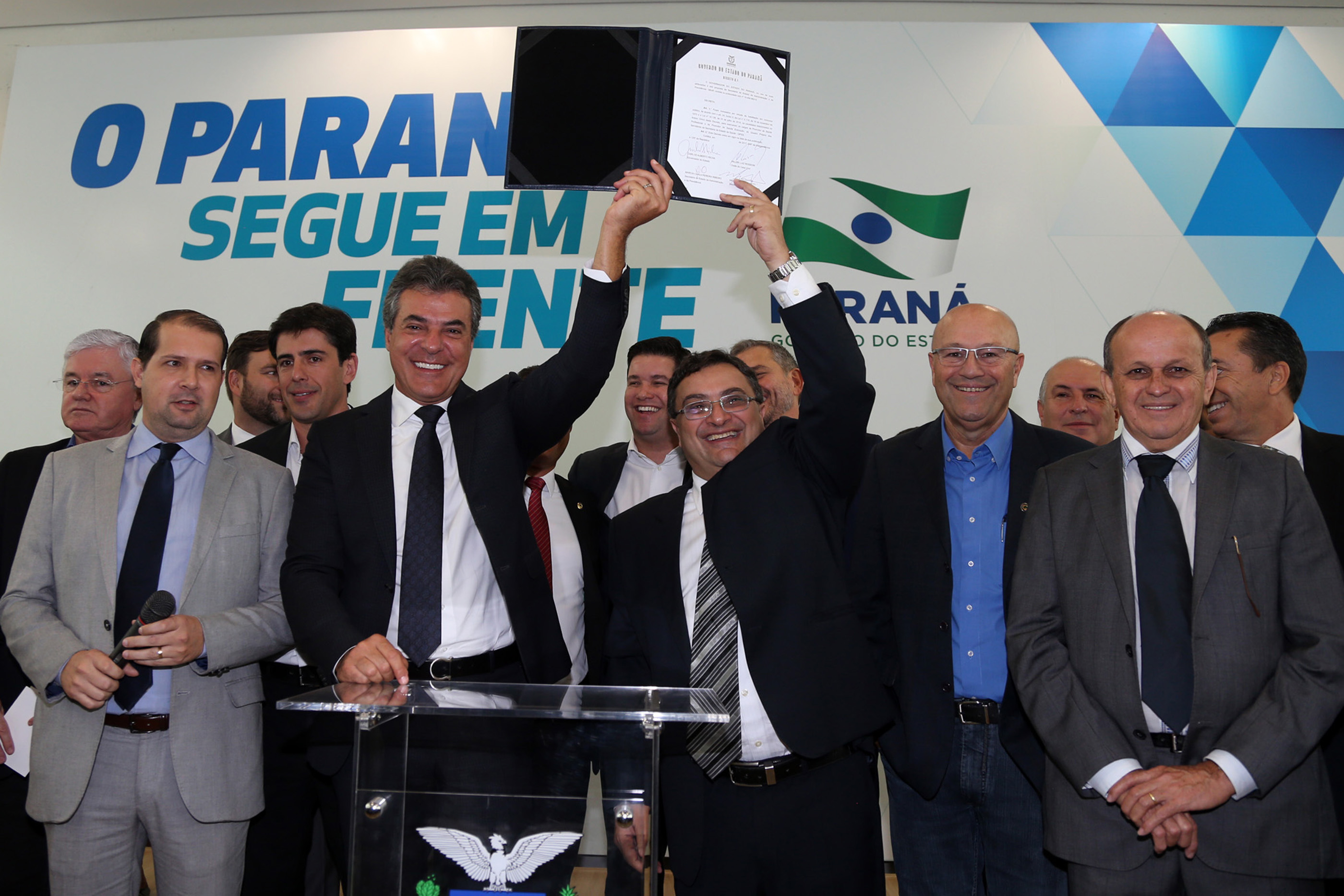 Richa durante evento com prefeitos: verbas para saúde e anúncio de contratações. | Orlando Kissner/Anpr