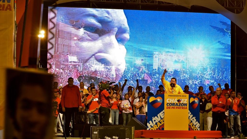 Hugo Chávez discursa durante um evento de campanha menos de um ano antes de sua morte | Meridith Kohut/NYT