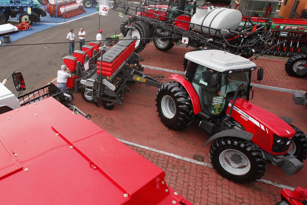 As revendas de máquinas e implementos agrícolas consideram positivo o desempenho da comercialização durante a Expolondrina 2017. | JONATHAN CAMPOS/Gazeta do Povo