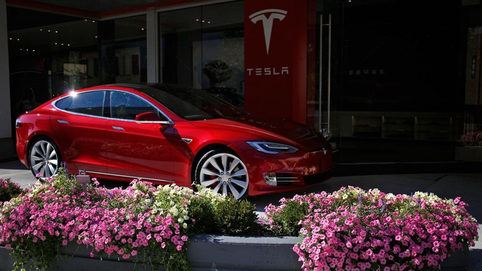 Tesla atingiu uma valorização de US$ 47,35 bilhões nesta segunda-feira e se tornou a segunda maior montadora dos EUA | Luke Sharrett/Bloomberg