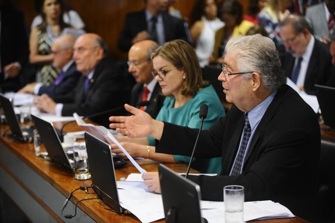 Votação do projeto de abuso de autoridade do senador Roberto Requião na CCJ do Senado foi adiada para a quarta-feira (26). | Marcos Oliveira/Agência Senado