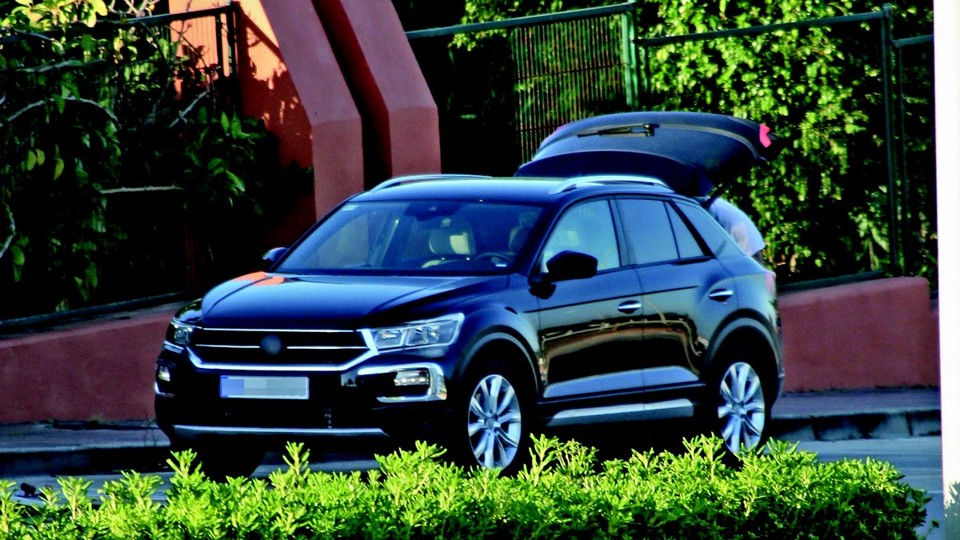Novidade da Volkswagen foi vista com pouca camuflagem na Europa e chegará ao Brasil para duelar com Jeep Compass no segmento de compacto médio. | /