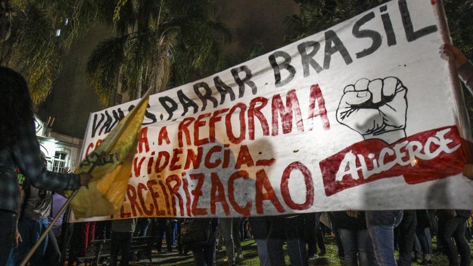 Protesto contra a reforma da Previdência e a terceirização: pressão dos sindicatos. | Daniel Castellano/Gazeta do Povo