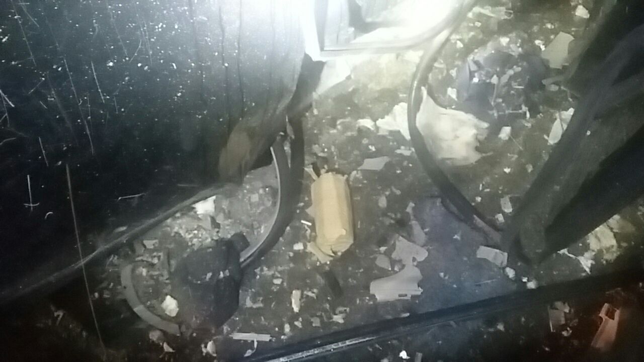 Carro com explosivo abandonado na rodovia | Divulgação/PRF