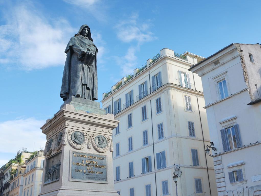 Estátua de Giordano Bruno em Roma. | /BigStock