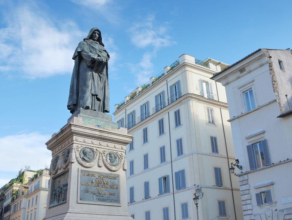 Estátua de Giordano Bruno em Roma. | /BigStock