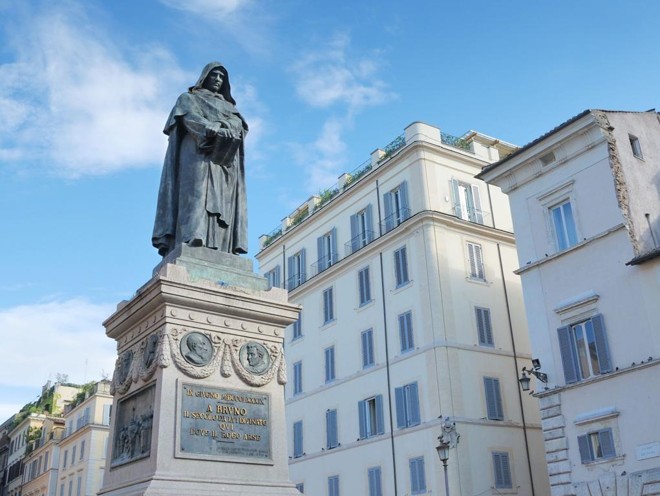Estátua de Giordano Bruno em Roma. | /BigStock