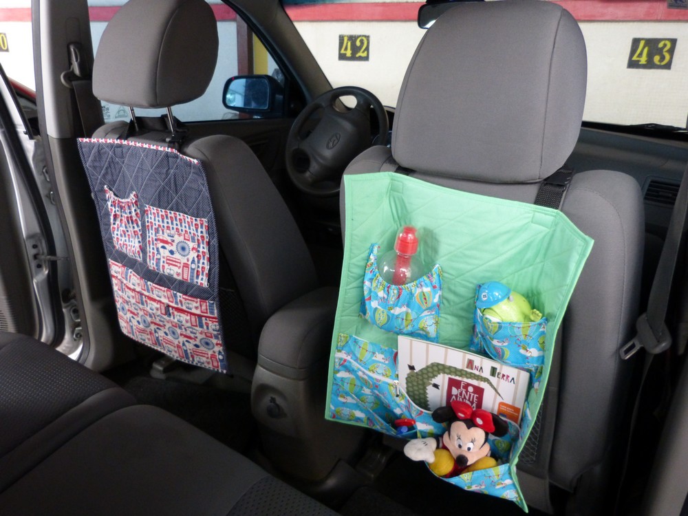 Listamos dez acessórios para se ter no carro. As opções vão desde o indispensável carregador de celular a ganchos para pendurar as sacolas do supermercado. | /