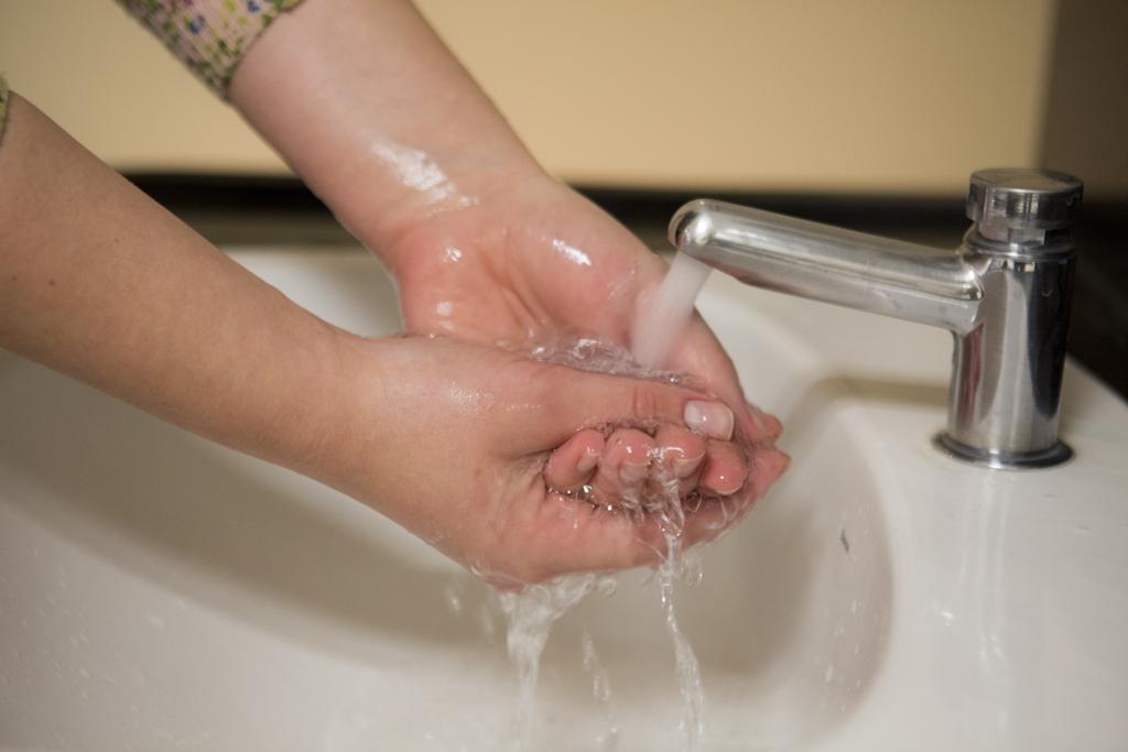 Racionamento começou às 8h30 e deve terminar no início da tarde | Brunno Covello/Gazeta do Povo