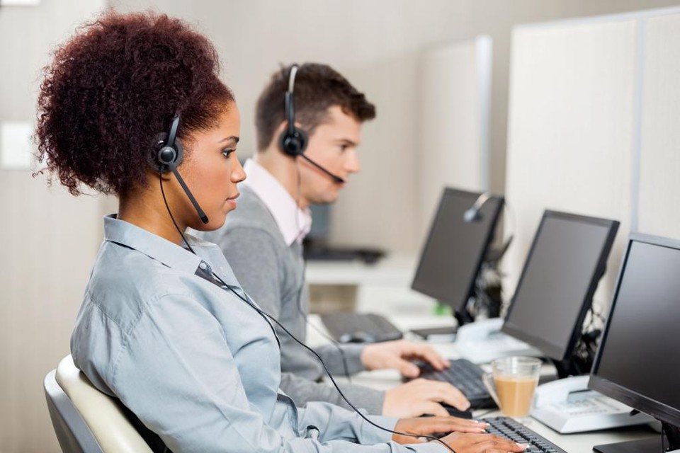 A profissão de telemarketing é uma das que poderão não existir até 2025. Leia mais na Gazeta do Povo | Bigstock/