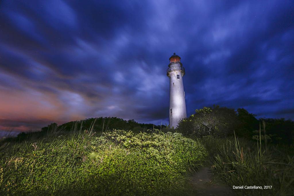 O Farol das Conchas na Ilha do Mel , fota da exposição luminescências. | Daniel Castellano/