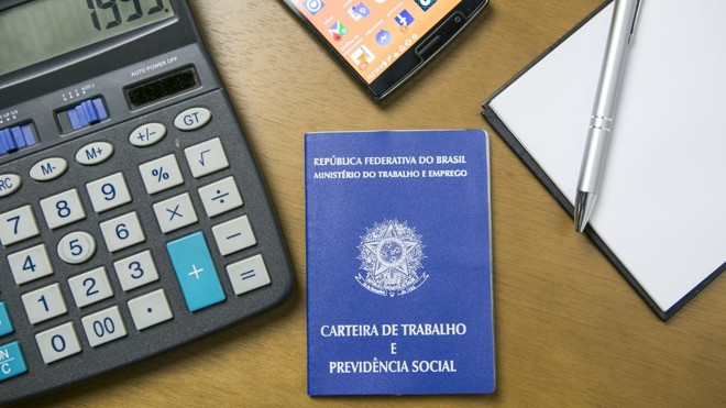 Truque está no cálculo da média dos salários que o trabalhador recebeu ao longo da vida, cálculo esse que servirá de base para o valor de sua aposentadoria. | Marcelo Andrade/Gazeta do Povo