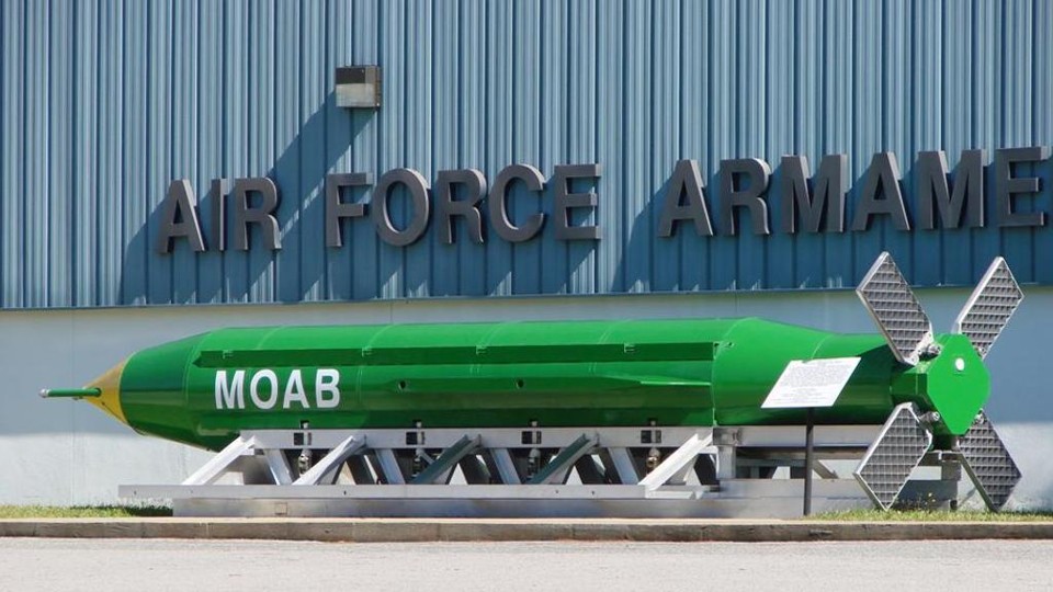 GBU-43/B Massive Ordnance Air Blast : força equivalente a cerca de 11 toneladas de TNT | /Reprodução