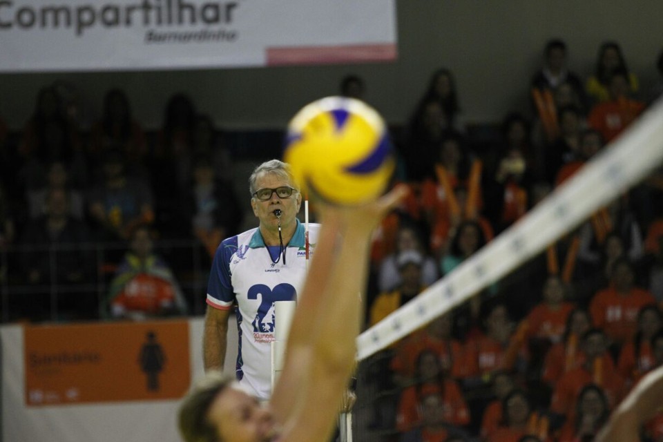 Bernardinho foi o “árbitro” da partida | Jonathan Campos/Gazeta do Povo