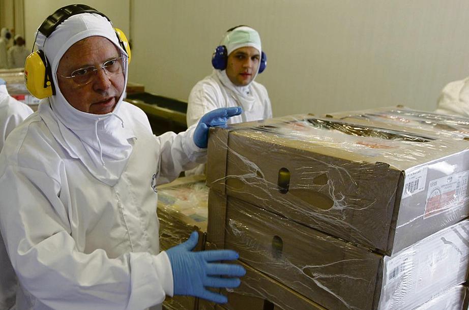 A fiscalização dos 21 frigoríficos começou na planta da JBS na Lapa, na Região Metropolitana de Curitiba. O ministro Blairo Maggi participou da visita. | Jonathan Campos/Gazeta do Povo