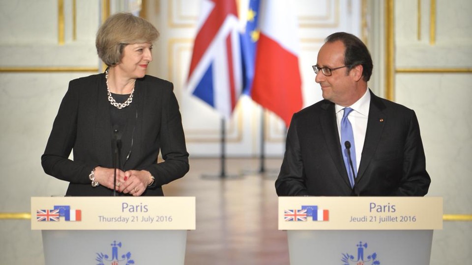 A primeira-ministra britânica Theresa May e o presidente francês François Hollande: tão longe, tão perto | Tom Evans/Crown Copyright