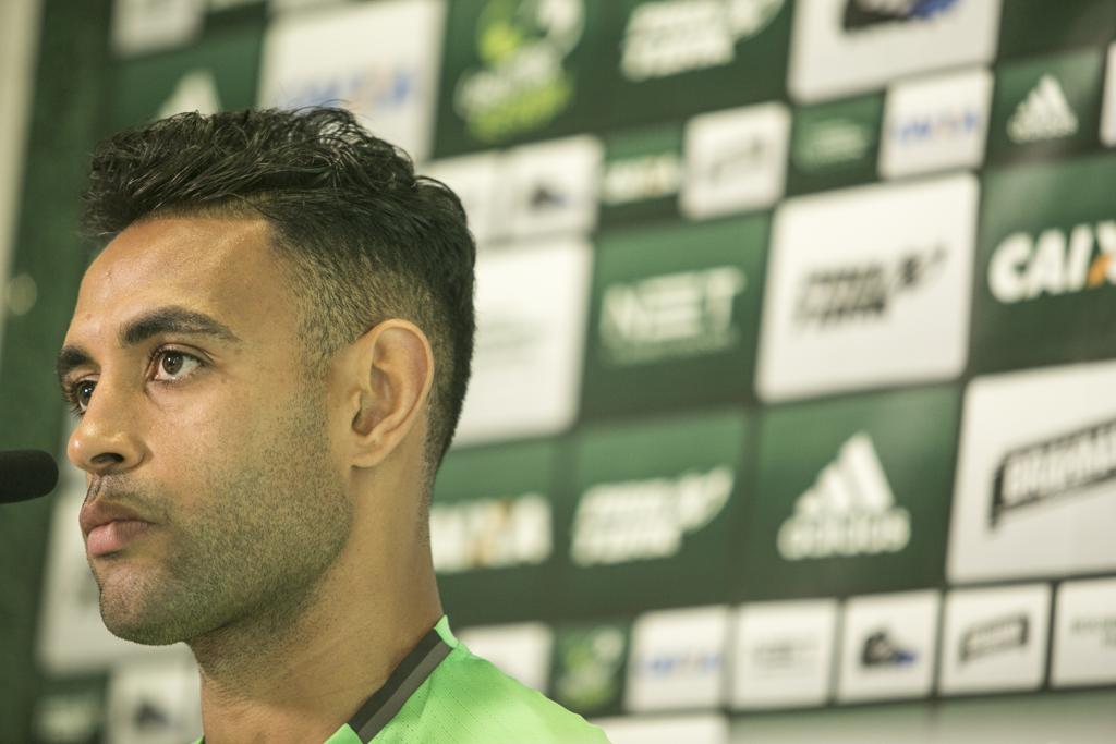 Zagueiro Werley, do Coritiba, em entrevista na tarde desta terça-feira (25) | Marcelo Andrade/Gazeta do Povo