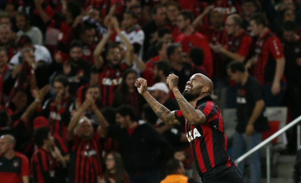 Thiago Heleno comemora o gol atleticano na Arena. | Jonathan Campos/Gazeta do Povo