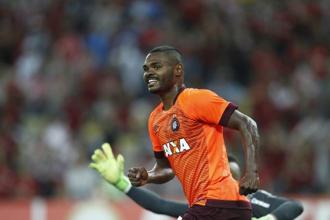 Nikão comemora o gol do Atlético. | Jonathan Campos/Gazeta do Povo