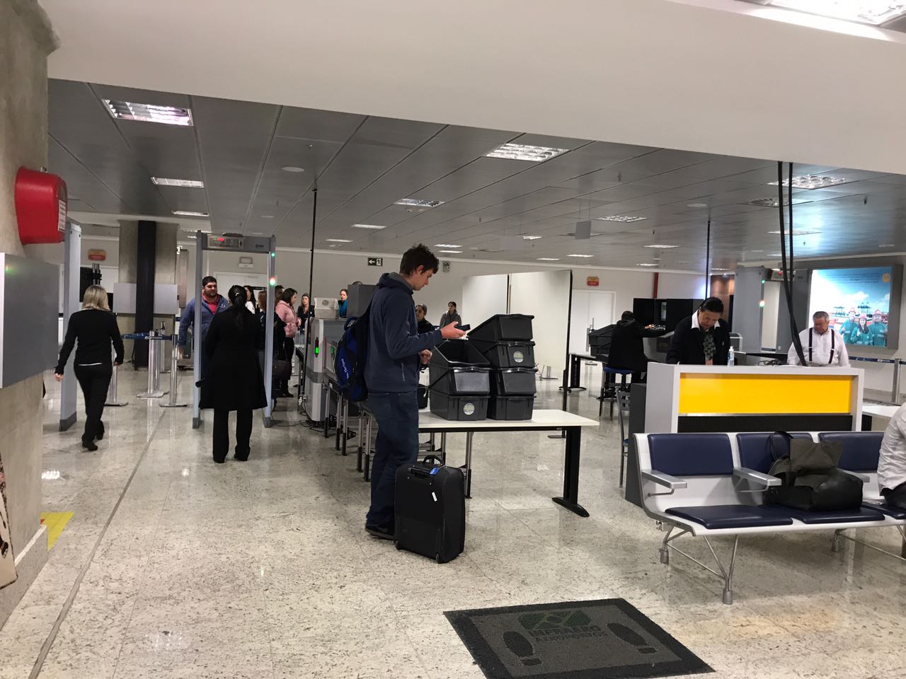 Apesar do anúncio de greve, funcionários de companhias aéreas trabalham normalmente no Afonso Pena. | Ana Paula Ferreira/