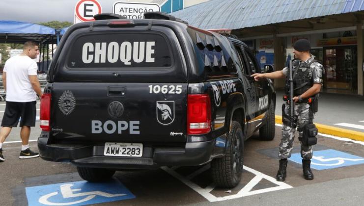 Ao chegar ao hipermercado após passar no shopping, engenheiro deu de cara com a polícia atendendo uma ocorrência. | Átila Albarti/Tribuna do Paraná