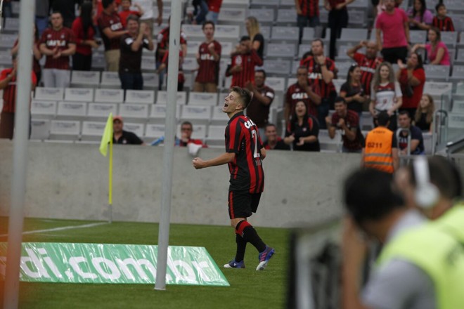 O segundo gol rubro-negro foi marcado por João Pedro ainda no primeiro tempo. | Antônio More/Gazeta do Povo