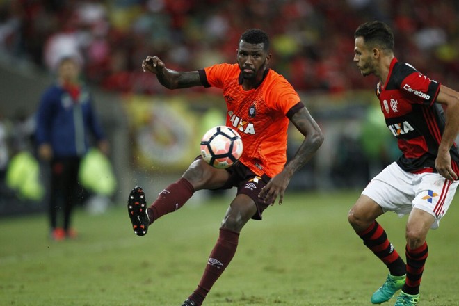 Douglas Coutinho deu a assistência para o gol de Nikão. | Jonathan Campos/Gazeta do Povo