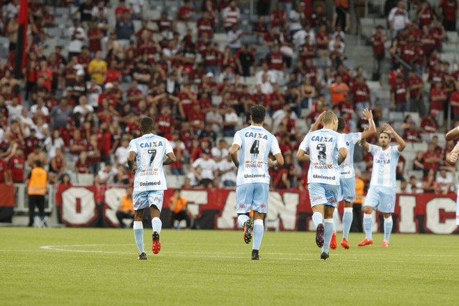 O camisa 7 Yaya diminuiu para o Londrina na etapa final. | Antônio More/Gazeta do Povo