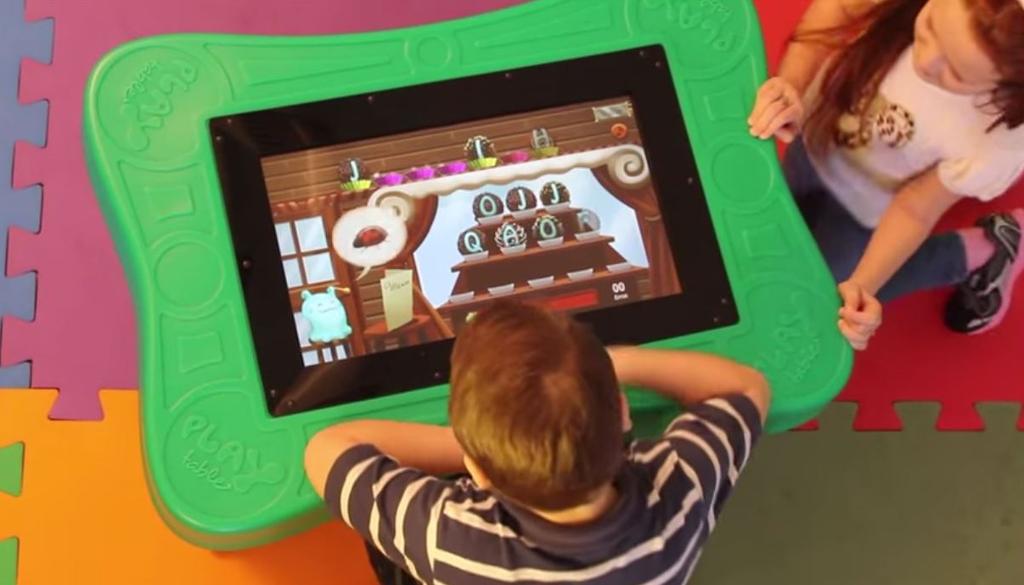 Tecnologia assistiva brasileira ganha mercado e muda a vida das pessoas. Na foto, a mesa digital chamada Playtable, a primeira mesa com jogos educativos e que ajuda na formação de crianças com Síndrome de Down ou doenças do Espectro do Autismo. | Reprodução/Playmove/