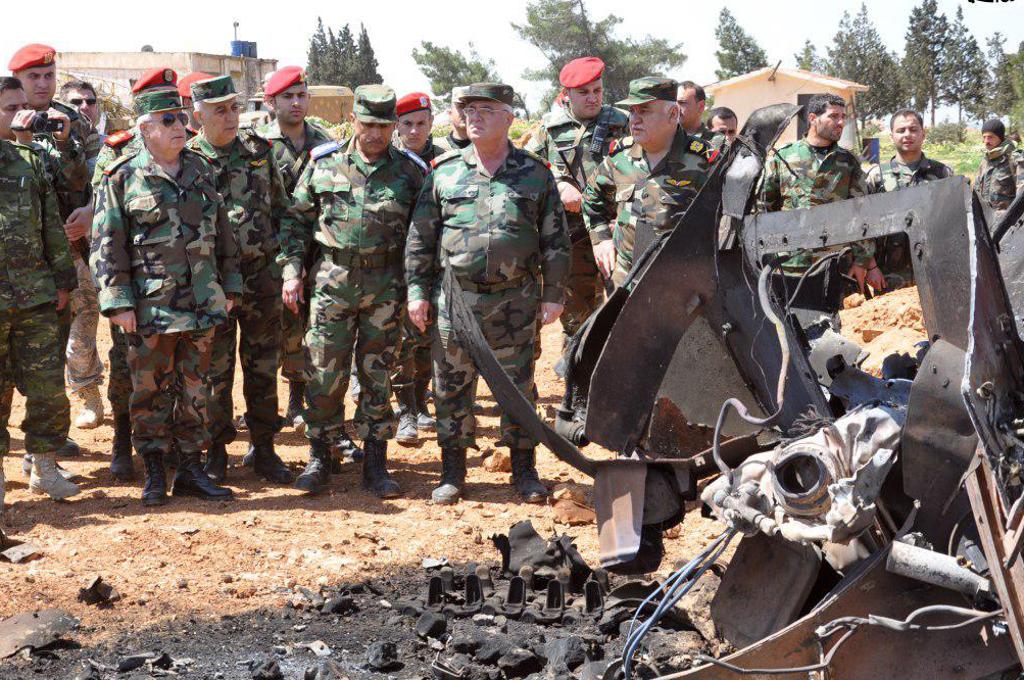 Autoridades sírias visitaram o local do ataque aéreo norte-americano. | AFP/Syrian Army News Agency