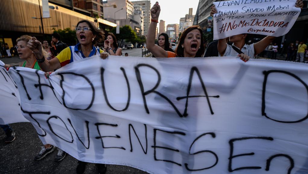 Protesto contra intervenção na Assembleia Nacional em Caracas, na última sexta. | FEDERICO PARRA/AFP