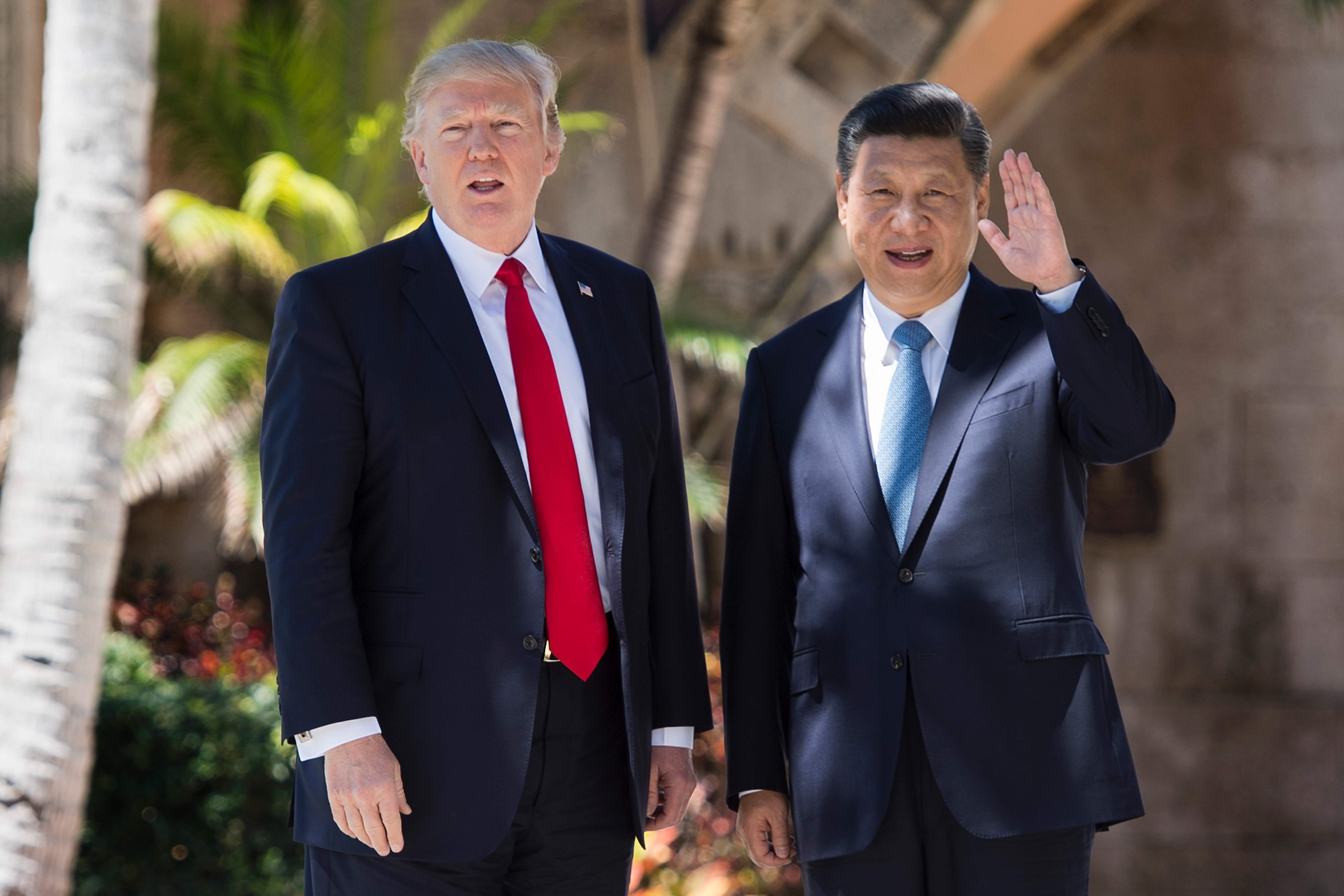 Trump com o presidente da China Xi Jinping . | JIM WATSON/AFP