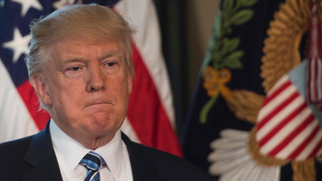 Trump enfrenta os desafios da Coreia do Norte e Síria, mas também tem que superar a lacuna de credibilidade que ele próprio criou | Jim Watson/AFP