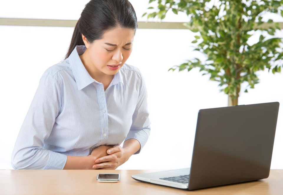 Direito à licença em dias de cólica é discutido em vários países. Entenda melhor essa questão na Gazeta do Povo. | Bigstock/