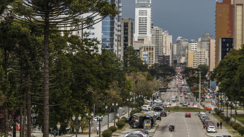 Acidente foi na Avenida Cândido de Abreu | Daniel Castellano/Gazeta do Povo