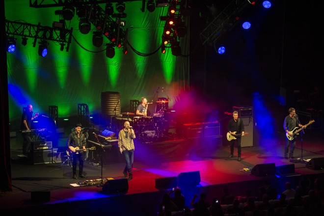 Rob Hirst (bateria e vocal), Martin Rotsey (Guitarras), Peter Garrett (vocais), Jim Moginie (Guitarras, teclados e vocais) e Bones Hillman (baixo e vocais). | Marcelo Andrade/Gazeta do Povo