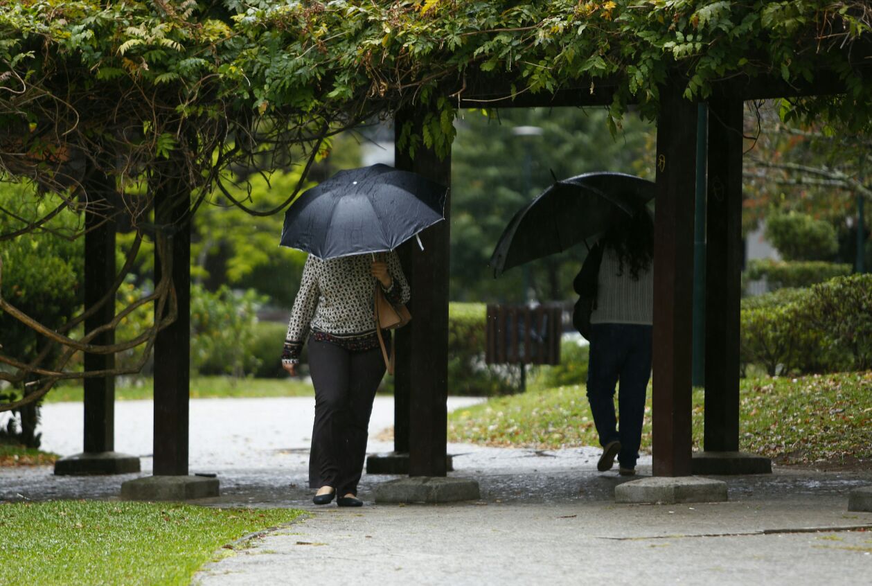 Em Curitiba, a variação de temperatura fica entre 16ºC e 23ºC nesta quinta-feira | Aniele Nascimento/ Gazeta do Povo
