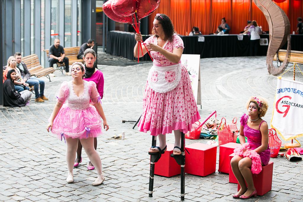 Peça “Essas Mulheres” debate, com muita zoação, o papel da mulher na sociedade. | Lina Sumizono/Divulgação