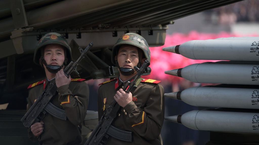 Segundo um comunicado do ministério da Defesa sul-coreano, o míssil alcançou 71 km , mas não ultrapassou os limites territoriais da Coreia do Norte. | ED JONES/AFP