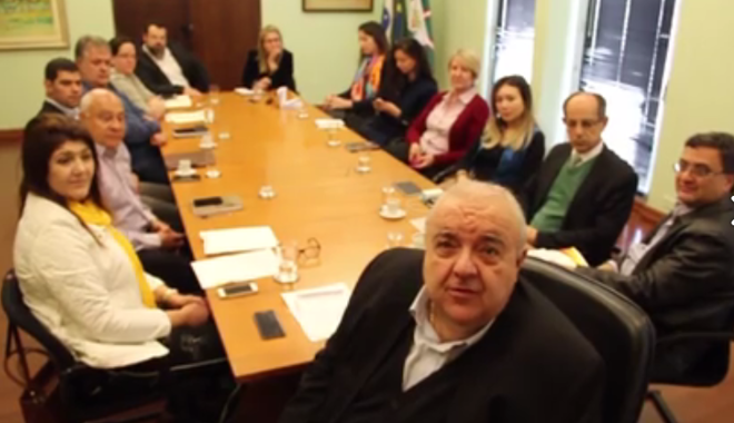 Prefeito de Curitiba, Rafael Greca (PMN), reuniu secretários e assessores para discutir prevenção ao suicídio no município, após tentativas influenciadas por jogo Baleia Azul | Reprodução/