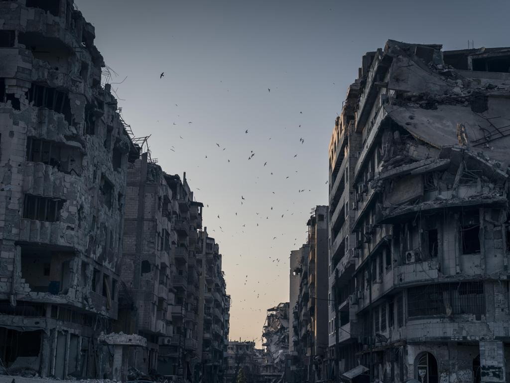 Edifícios destruídos no centro de Homs, na Síria: em seis anos de guerra civil, Assad perpretou inúmeras atrocidades, apoiado pela máquina de Estado e uma rede de prisões por todo o país | Sergey Ponomarev/NYT